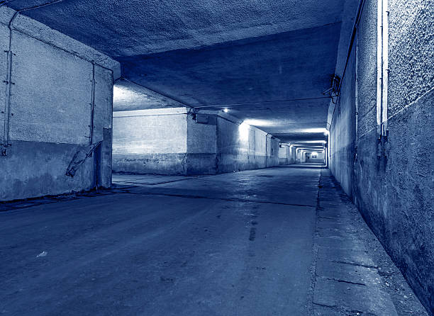 пустой подземная каналов - sparse shanghai light corridor стоковые фото и изображения
