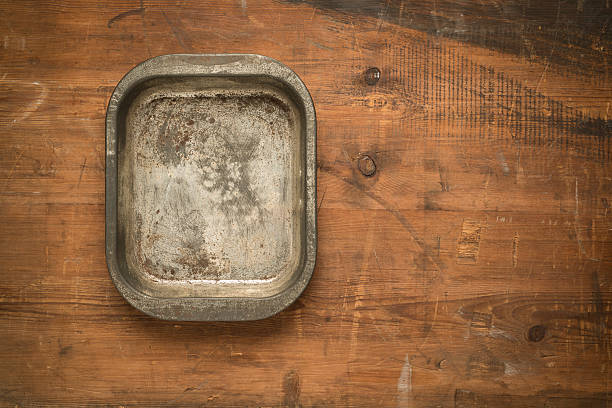 istock Vintage bowl on wooden background 485435446