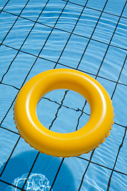 anello di gomma gonfiabile in piscina - inflatable ring water wings swimming pool float foto e immagini stock