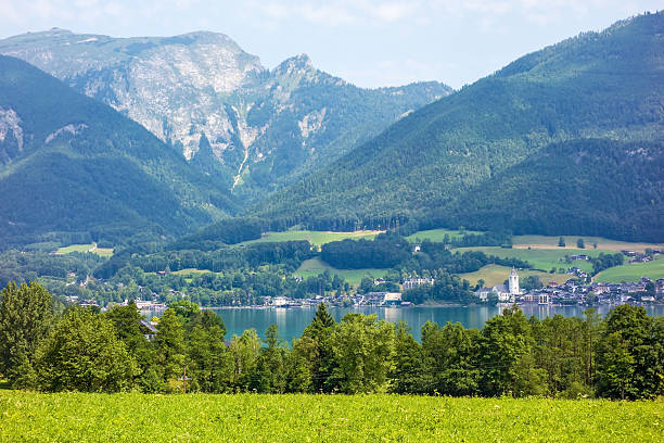 sankt wolfgang no lago wolfgangsee - lake amadeus - fotografias e filmes do acervo