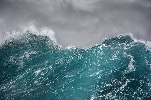 морская волна - sea storm стоковые фото и изображения