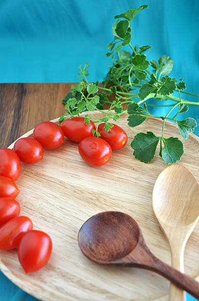 istock tomato on wooden tray and spoons 485465474