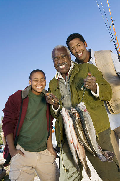 família viagem de pesca - fishing active seniors family senior adult - fotografias e filmes do acervo