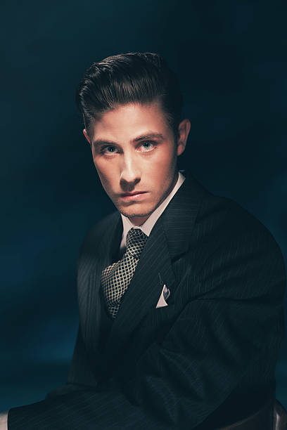 istock Classic stylish vintage man in suit and tie. 485471336