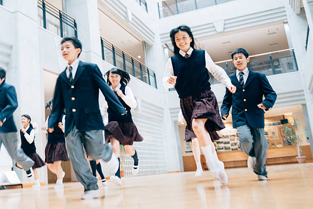 istock Japanese Students running to recess 485473178