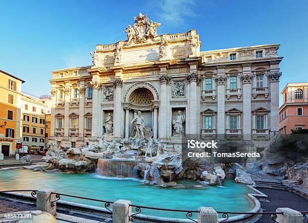 Fuente De Trevi Roma Italia Foto de stock y más banco de imágenes de Fontana de Trevi - Fontana de Trevi, Roma - Italia, Plaza de Trevi