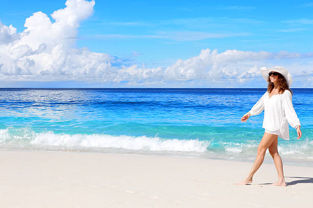 istock Enjoying the beautiful beach 485473991
