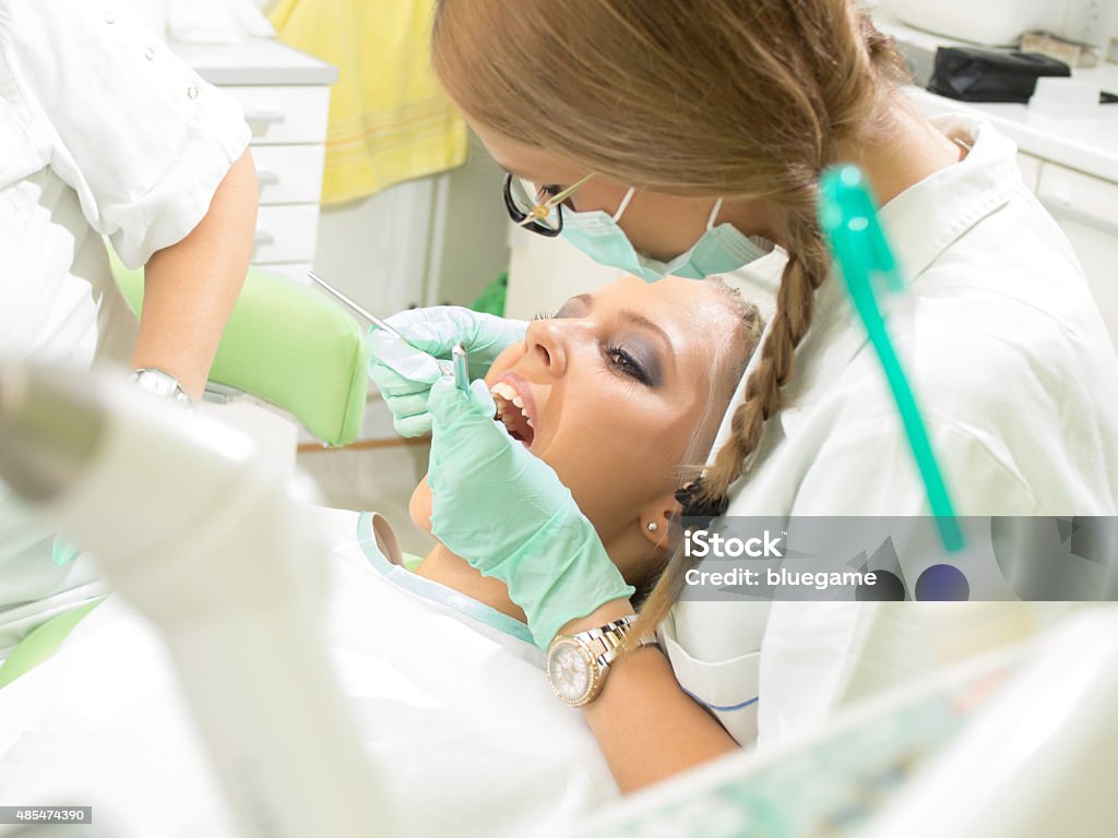 Fille de la Dentiste - Photo de Dentiste libre de droits