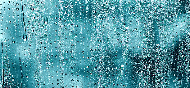gocce d'acqua sul vetro della finestra - wet dew drop steam foto e immagini stock