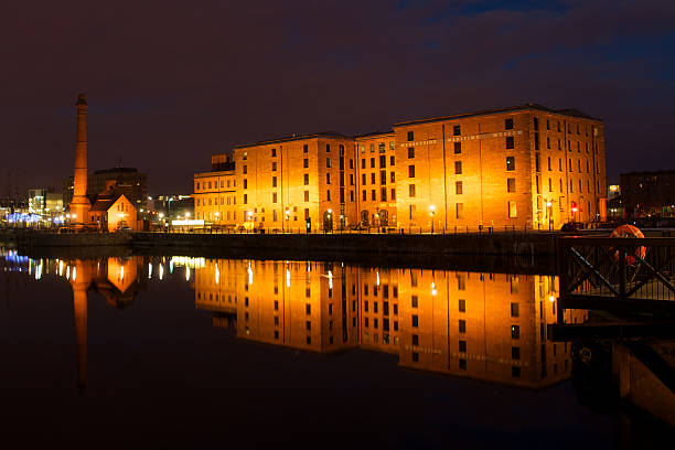 istock Albert Dock and Pumphouse at Night 485488695