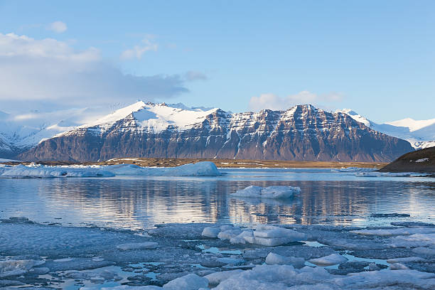 istock Jokulsarlon ice lake with snow mountain background 485488930