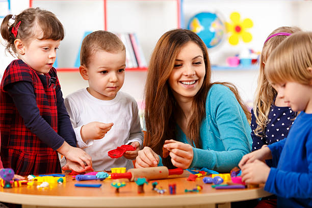 istock Nursery teacher playing with the kids 485489331