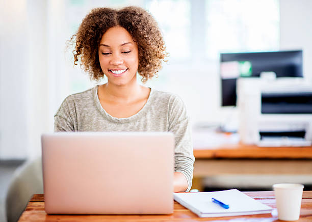 istock Business woman working online 485489443