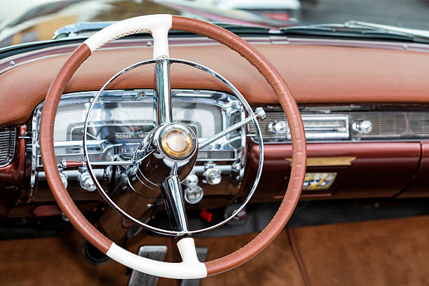 interno di automobile vecchia - collectors car dashboard odometer mode of transport foto e immagini stock