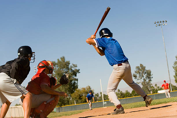 jogador com bat - baseball catcher baseball umpire batting baseball player imagens e fotografias de stock