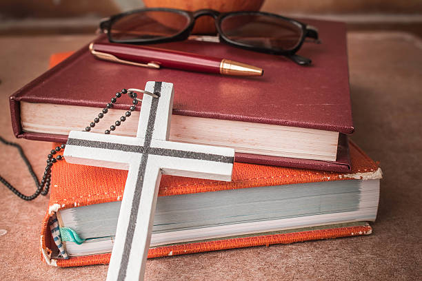 istock The cross against the book. 485505352