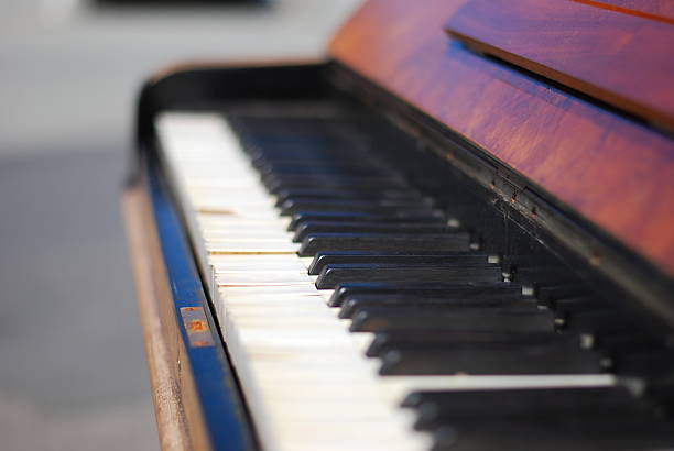 istock Close up old piano keys 485506806