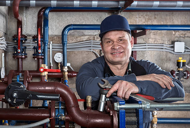 retrato de encanamento engenheiro. - heating engineer - fotografias e filmes do acervo