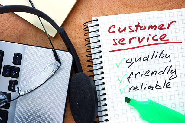 istock Notepad with words customer service on a wooden background 485519822