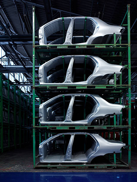 fábrica de automóveis - automobile industry transportation indoors vertical imagens e fotografias de stock