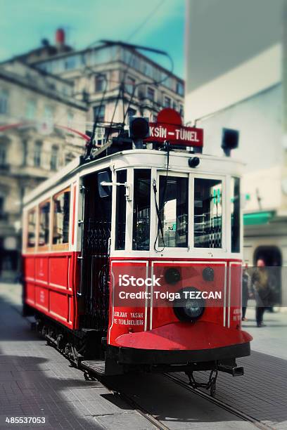 Tram Su Istiklal Caddesi - Fotografie stock e altre immagini di Ambientazione esterna - Ambientazione esterna, Asia, Beyoglu