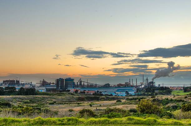 Port Kembla steelworks sunrise Sunrise behind the Port Kembla steelworks, Wollongong, NSW, Australia creighton stock pictures, royalty-free photos & images
