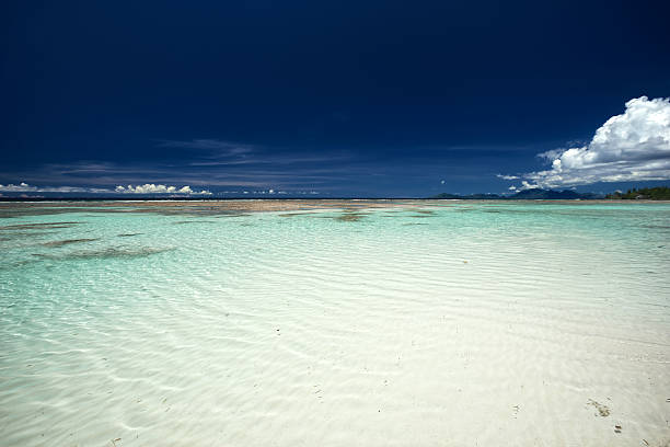 istock Beautiful tropical crystal clear sea and blue sky 485553306
