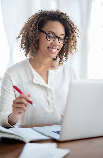 istock Business woman working online 485559418