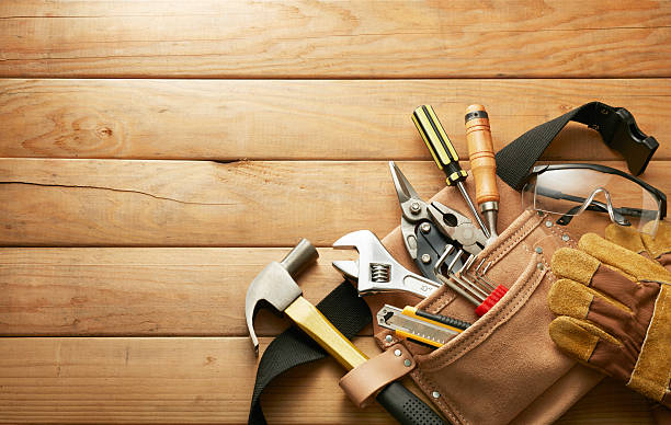 ferramentas no cinto de ferramentas - nobody hammer home improvement work tool imagens e fotografias de stock