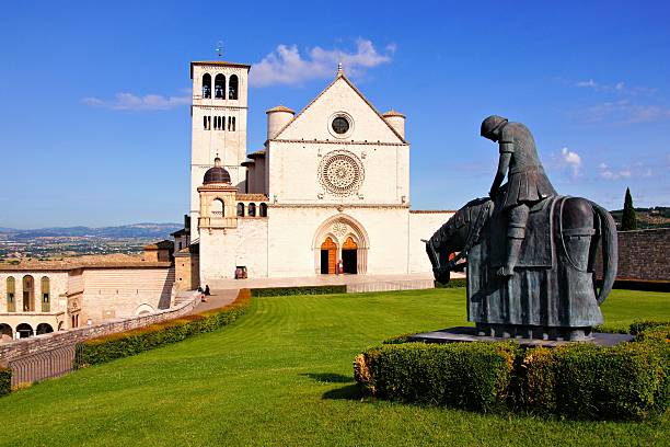 basilica di san francesco, assisi, in italia - basilica foto e immagini stock