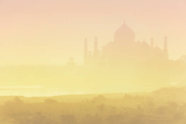 istock Silhouette of Taj Mahal, Agra, India 485563275