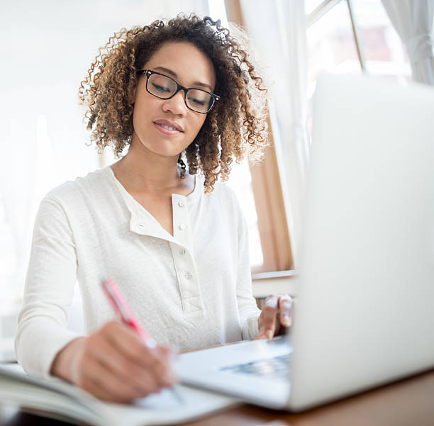 istock Business woman working as a freelance 485563390