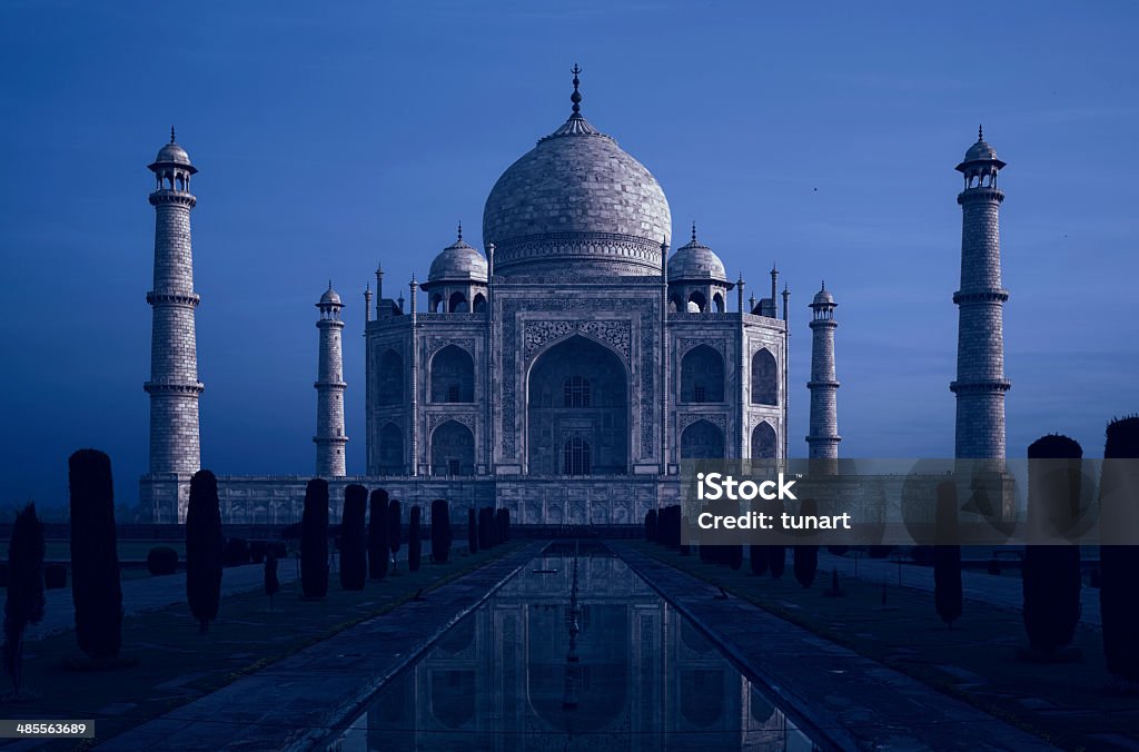 Taj Mahal, ao crepúsculo - Foto de stock de Taj Mahal royalty-free