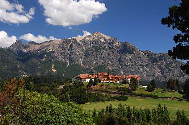 hotel llao llao, argentina, junto de bariloche - llao llao hotel imagens e fotografias de stock