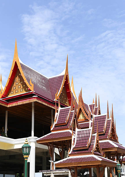 achitecture 구축 앤시언트 나무 지붕 관자놀이 in thailand - kaine 뉴스 사진 이미지