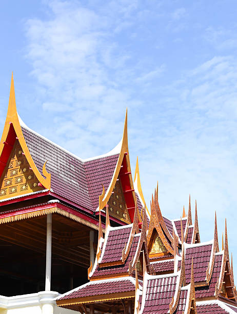 achitecture drewniany dach budynku starożytna świątynia w tajlandii - kane zdjęcia i obrazy z banku zdjęć