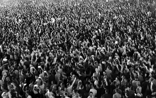 istock Crowd of blurred people 485571772