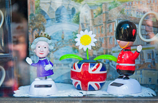 Gift shop Cambridge, England - MAY 28, 2015: British icons in the shop window of a souvenir gift shop in Cambridge elizabeth ii photos stock pictures, royalty-free photos & images