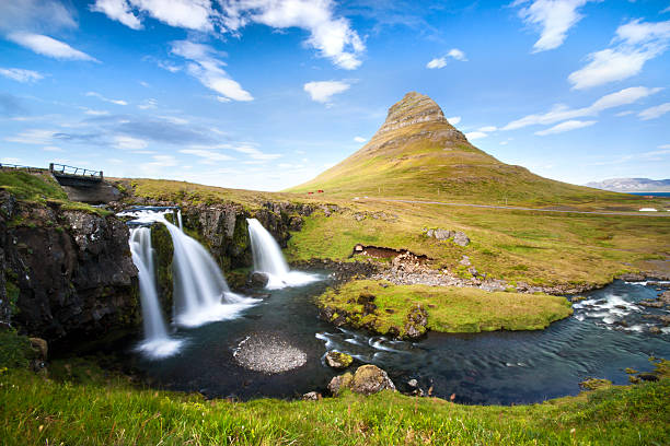 kirkjufellsfoss. - snaefellsnes stock-fotos und bilder