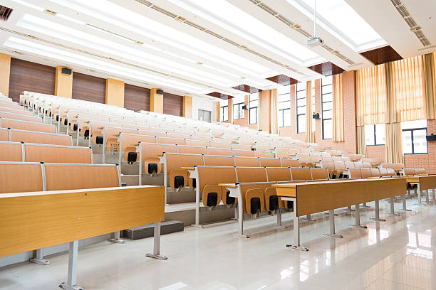 lecture hall 」 - brown table inside ストックフォトと画像