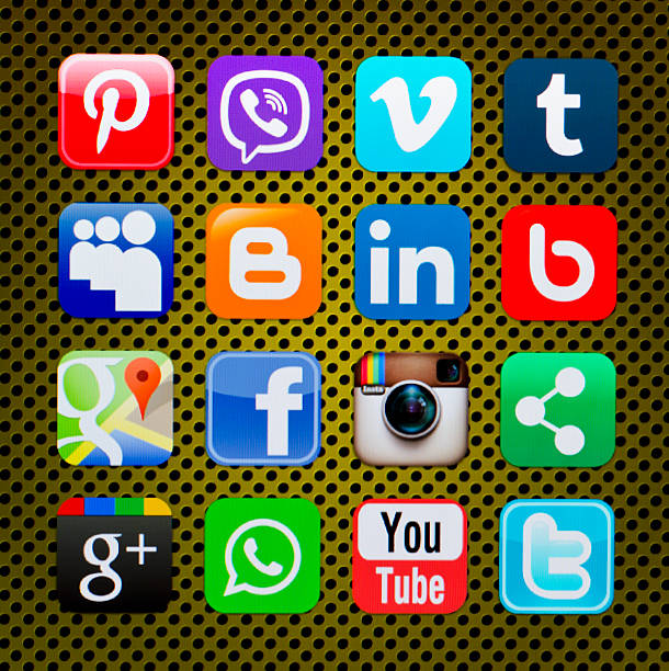 popolari social media - pinterest facebook twitter computer monitor foto e immagini stock