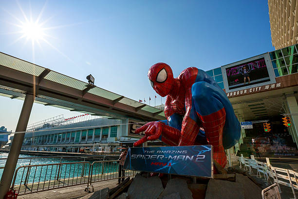 homem aranha em hong kong - harbour city imagens e fotografias de stock