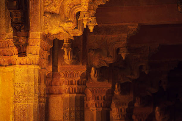 인도어 건축양상 - jaipur amber fort column amber palace 뉴스 사진 이미지