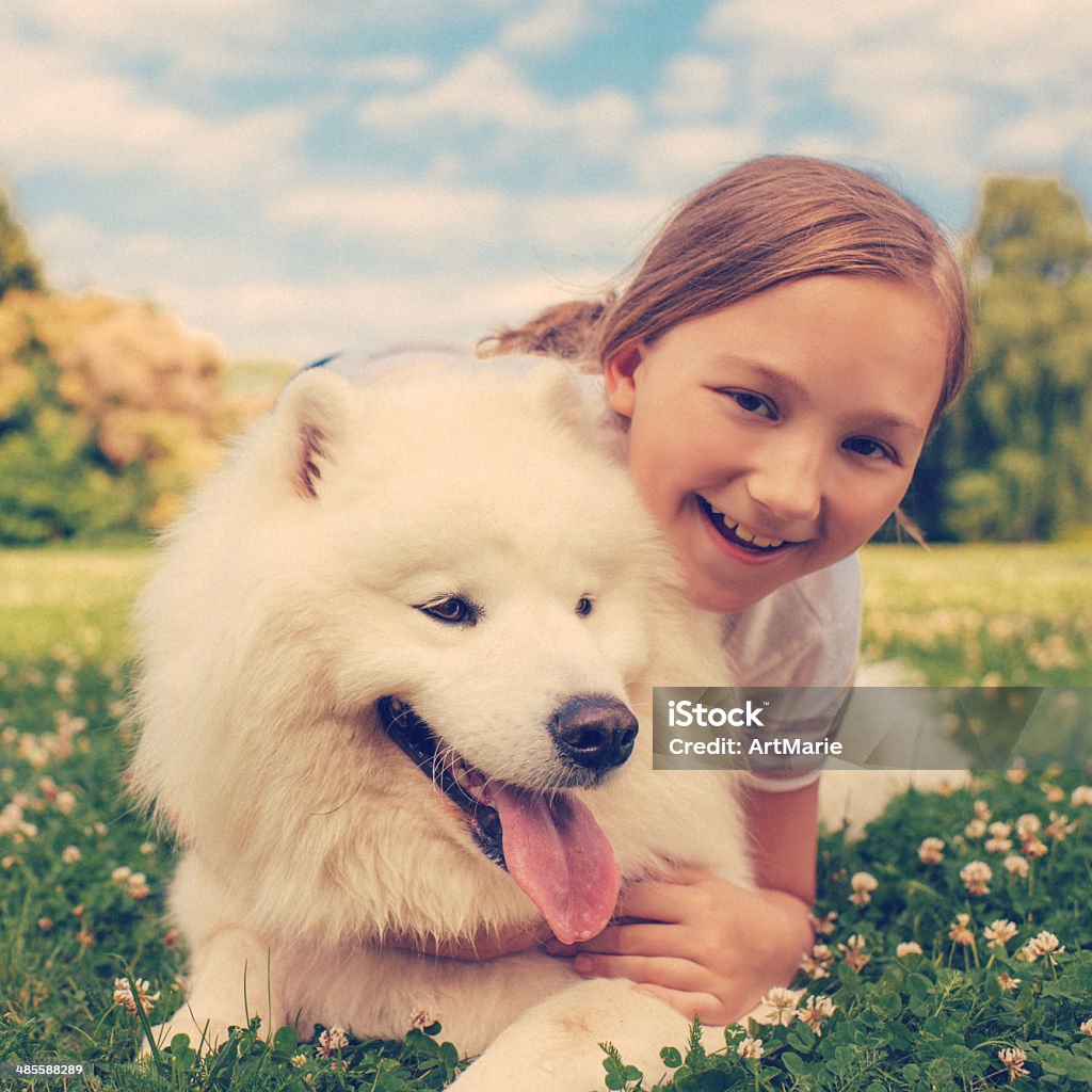 少女と犬 - 1人のロイヤリティフリーストックフォト