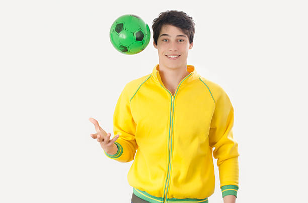投げる若い男性のサッカーボール。 - catching football human hand ball ストックフォトと画像