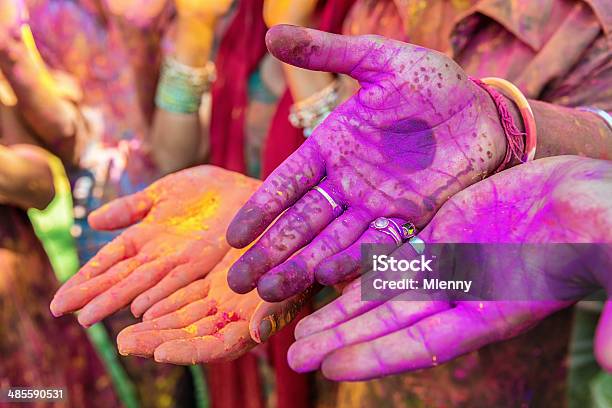 Bunte Hände Holi Festival In Indien Stockfoto und mehr Bilder von Asiatischer und Indischer Abstammung - Asiatischer und Indischer Abstammung, Asien, Bunt - Farbton