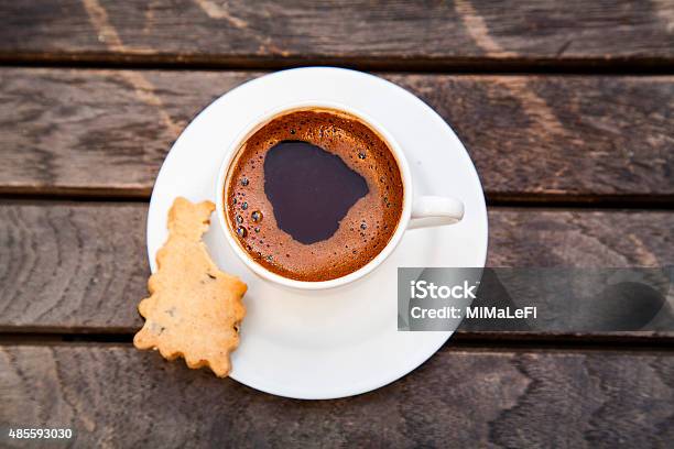 Tasse Türkischen Kaffeesespresso Mit Cookies Auf Holztisch Stockfoto und mehr Bilder von 2015