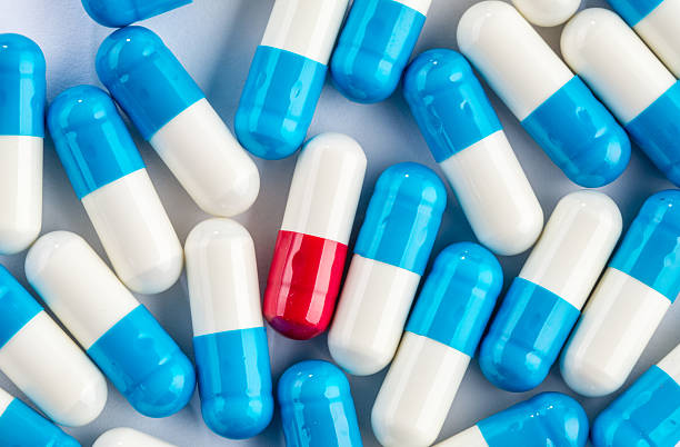 istock blue capsules and red capsules, medication cure close up 485599550