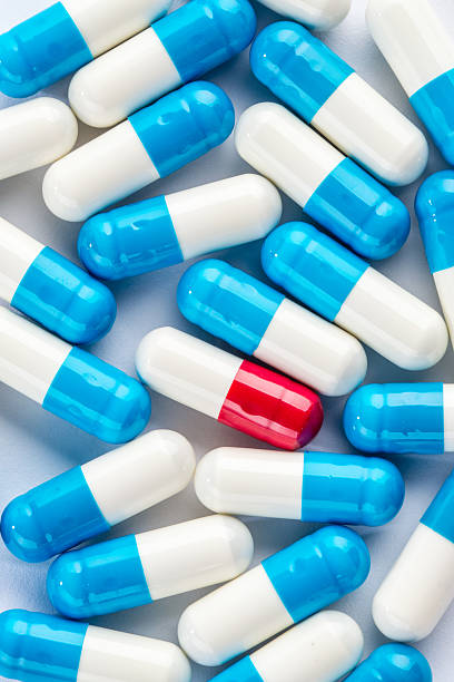 istock blue capsules and red capsules, medication cure close up 485599556