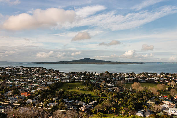 widok z lotu ptaka na przedmieściach, auckland devonport - north shore zdjęcia i obrazy z banku zdjęć